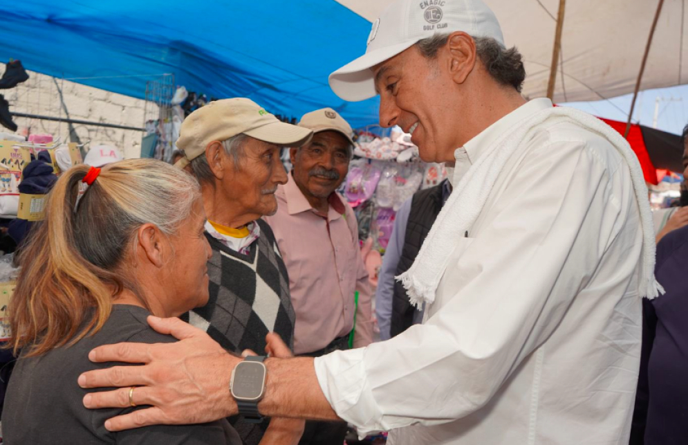 Pepe Chedraui continúa recorridos de cara a su proyecto; tocó turno en el tianguis de Santa Clara