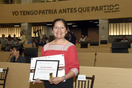 María Elena Hernández Hernández es condecorada con la Medalla al Mérito Mujer Indígena 2025