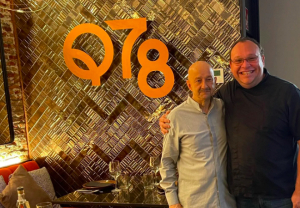 Captan a Carlos Salinas de Gortari en restaurante de Madrid: “un gran honor”, dice el Chef Pedro Evia