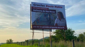 Aparecen lonas y espectaculares de apoyo a Rocío Nahle por todo Veracruz