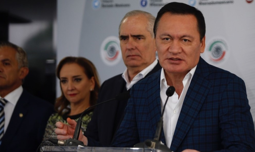 Osorio Chong deja coordinación y bancada del PRI en el Senado