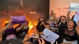 ONU condena uso de la fuerza en protestas por feminicidos en Cancún; llama a investigar operativo