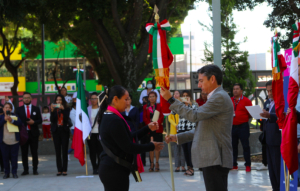 Abanderan a escuelas, juntas auxiliares e inspectorías