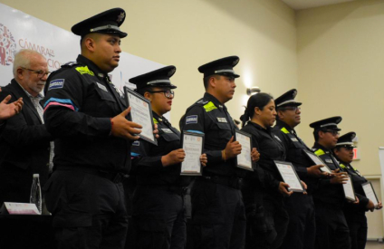 Reconocen a 35 elementos de la Policía Municipal