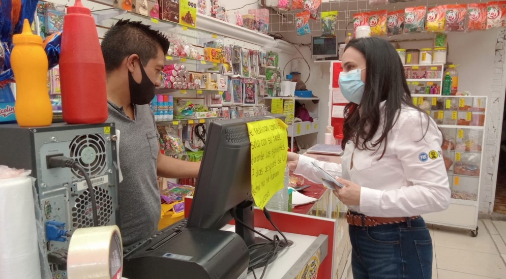 Mónica Rodríguez Della Vecchia sigue su campaña visitando la Colonia Independencia