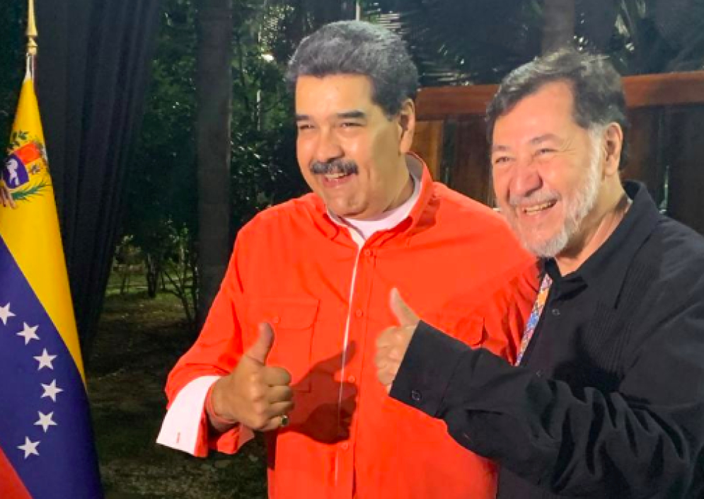 Noroña presume foto con Nicolás Maduro
