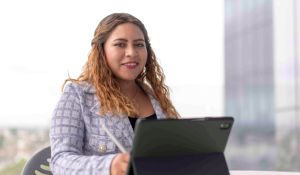Egresada de Actuaría gana premio “Ética y confianza en las finanzas para un futuro sostenible”