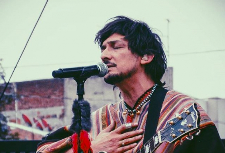 Twitter cepilla a León Larregui tras recomendar no vacunarse contra la Covid-19 por una presunta conspiración