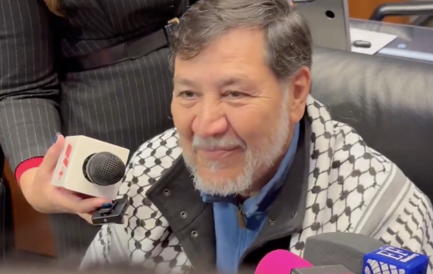 Noroña pierde el control frente a la prensa tras ser exhibido en vuelos lujosos para sus giras