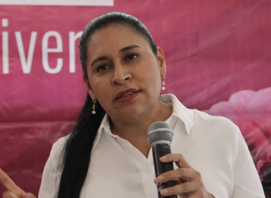 Por andar en campaña Senadora de Morena Ana Lilia Rivera es exhibida por descuidar su oficina ligada a corrupción