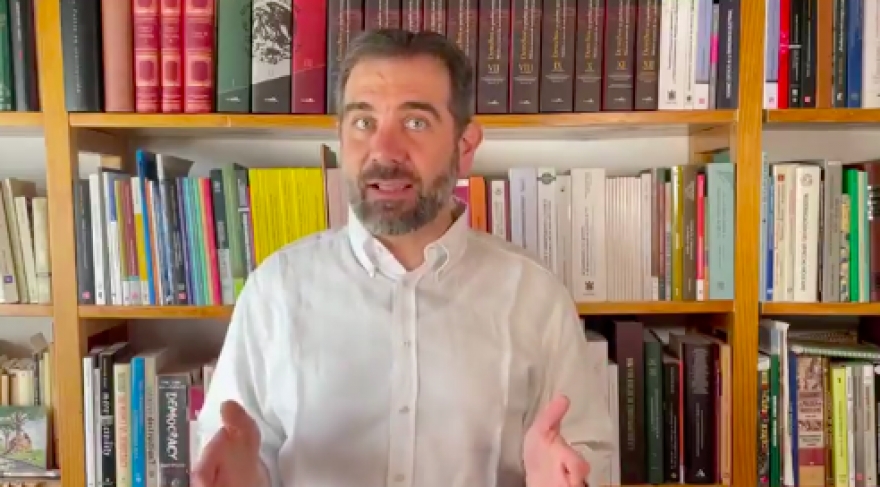 Lorenzo Córdova afirma que cumplimiento de la ley no depende de un acuerdo de AMLO