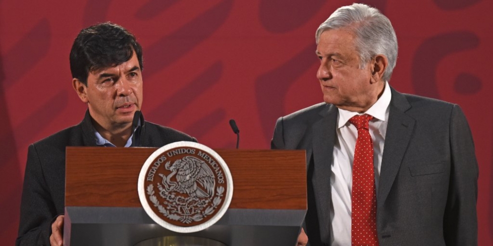 Jesús Ramírez Cuevas y Andrés Manuel López Obrador en una conferencia de prensa