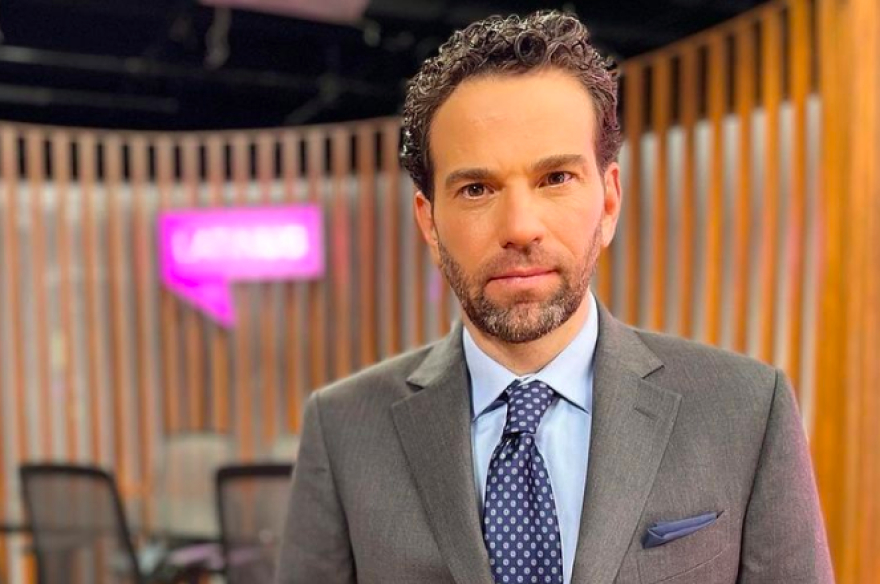 Loret se burla de AMLO: “dice que tengo depa en Miami de 5 mdd… se lo vendo para sus hijos”