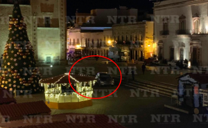 Dejan 6 cuerpos debajo del árbol de navidad de plaza de armas en Zacatecas