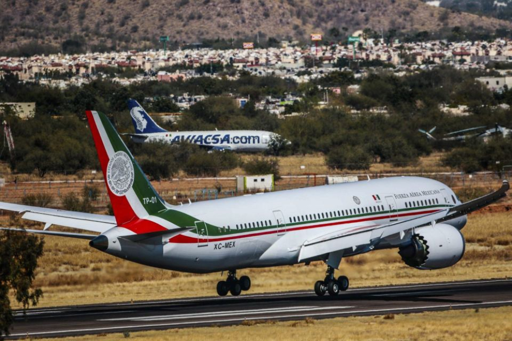 AMLO analiza oferta de intercambiar el avión presidencial a empresa por helicópteros