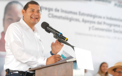 Armenta entrega insumos y abonos a productores