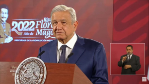 AMLO aplaude a diputados de la 4T por “aguantar de todo” en reforma eléctrica