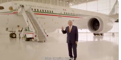 AMLO asegura que se vio obligado a subirse al avión para vender cachitos