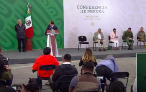 AMLO respalda al “Cuauh”: “No estás solo frente a los grupos de intereses creados”, le dice