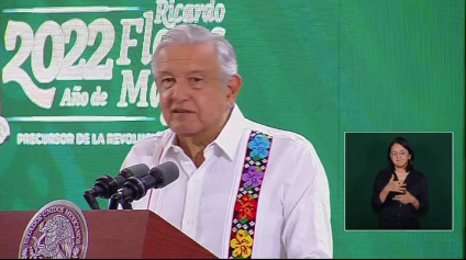 AMLO reitera que sacará a los jóvenes de la delincuencia con becas