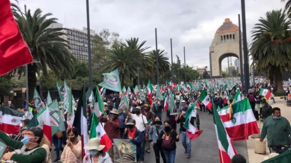 FRENA regresa y se manifiesta contra AMLO: “Fuera la dictadura”