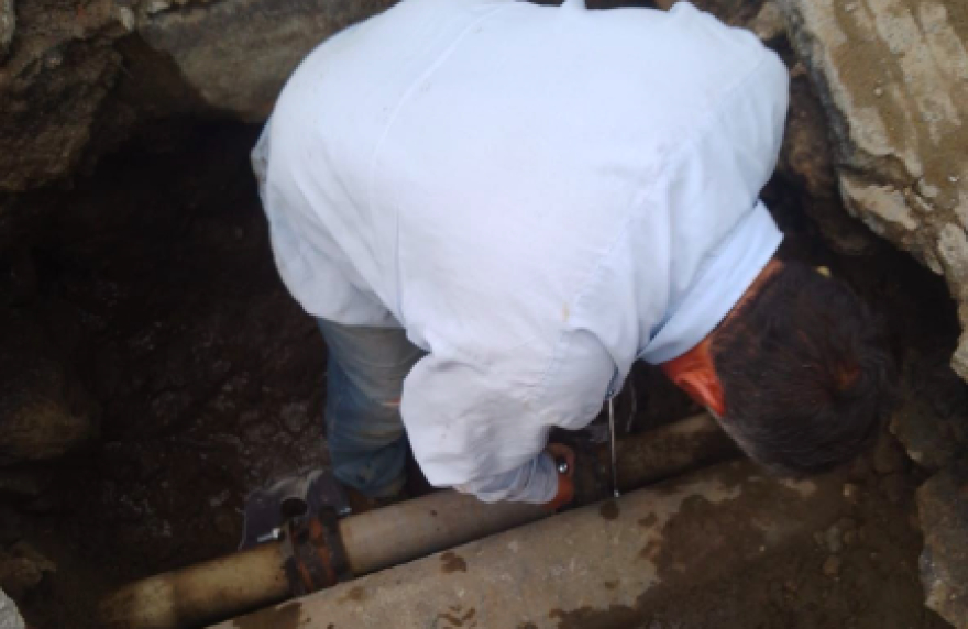 CAPAMH atiende fugas y bacheo en distintos puntos de Huamantla