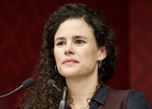 Luisa Alcalde acusa a la oposición de aplaudir aranceles a México: “son entreguistas”, dice