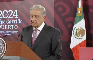 AMLO arremete contra normalistas de Ayotzinapa; los califica de provocadores