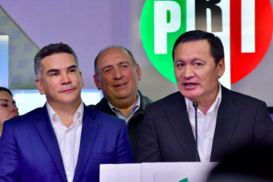 Fuman pipa de la paz Alito Moreno y Osorio Chong