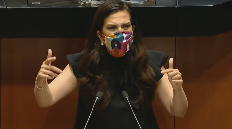 Kenia López Rabadán arremete contra AMLO