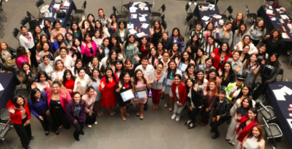 Universitarias asisten a foro "La mujer; sus derechos y retos”