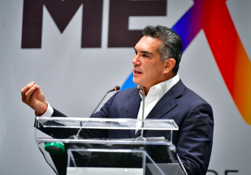 Alito acusa traición de priista a favor de la Ley Bartlett: “Una embajada no basta para mirar a la Nación que traicionó”