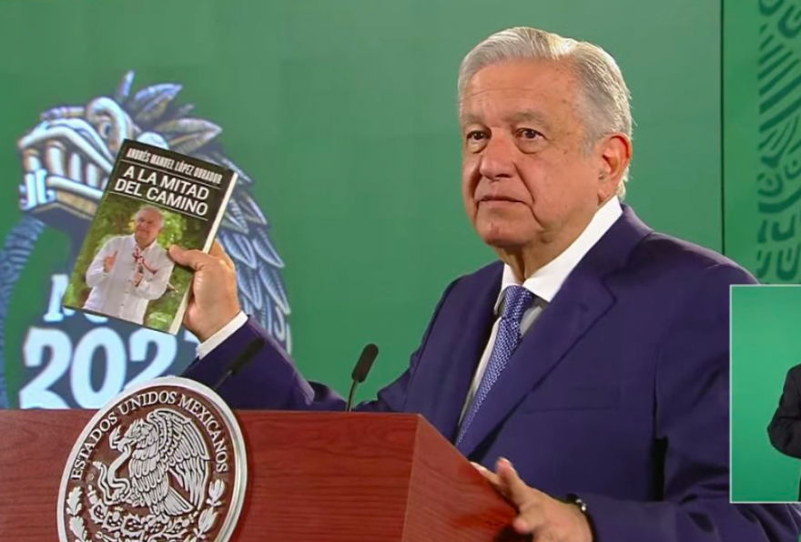 Obligan a trabajadores del ISSSTE a comprar el nuevo libro de AMLO
