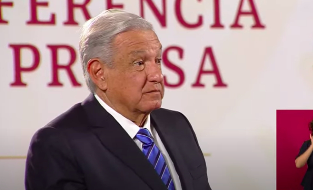 AMLO acusa que se ha politizado el espacio aéreo