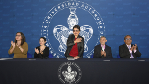 Entrega Lilia Cedillo 44 diplomas y 89 certificados a egresados del Bachillerato Internacional 5 de Mayo de la BUAP