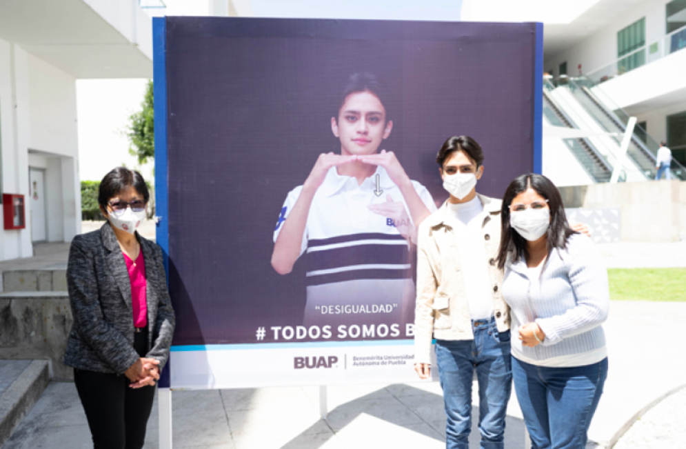 Inaugura rectora Lilia Cedillo la expo “Todos somos BUAP”, en el andador del CCU