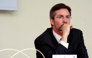 INAI obliga a la UNAM a transparentar legitimidad del título de Doctorado de Ackerman