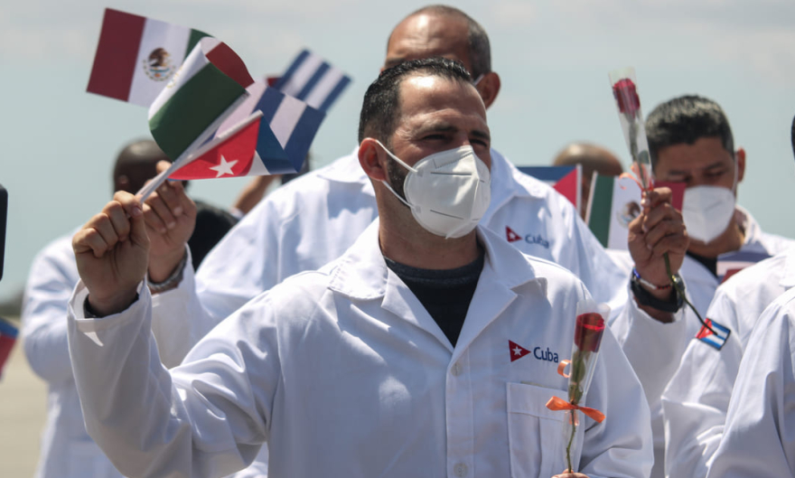 Advierten que la 4T le está "regalando" 8.4 mdp mensuales a la dictadura cubana