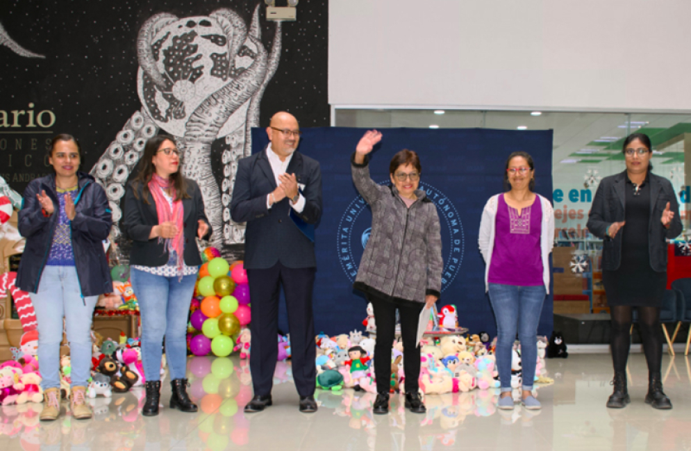 Entrega BUAP lo recaudado en la campaña “Dona un Peluche 2023”