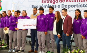 Reconoce gobernador a atletas poblanos con estímulos económicos