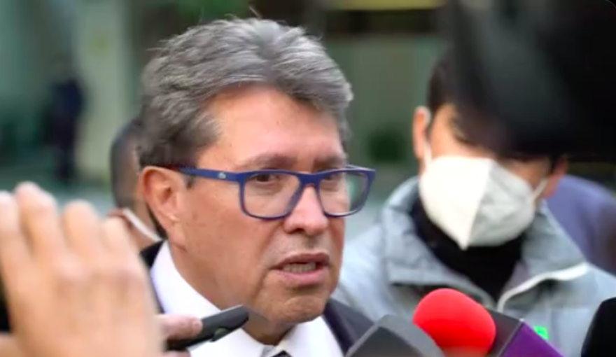 Monreal pedirá que le levanten la mano si se la levantan a Sheinbaum durante el AMLOFEST