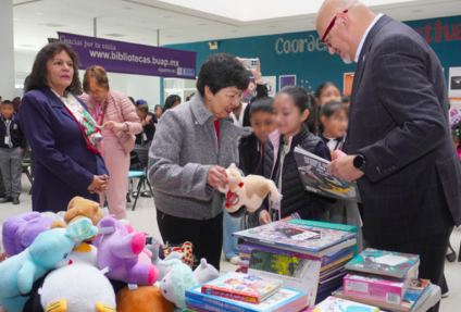 Lilia Cedillo participa en la campaña “Regala una sonrisa”