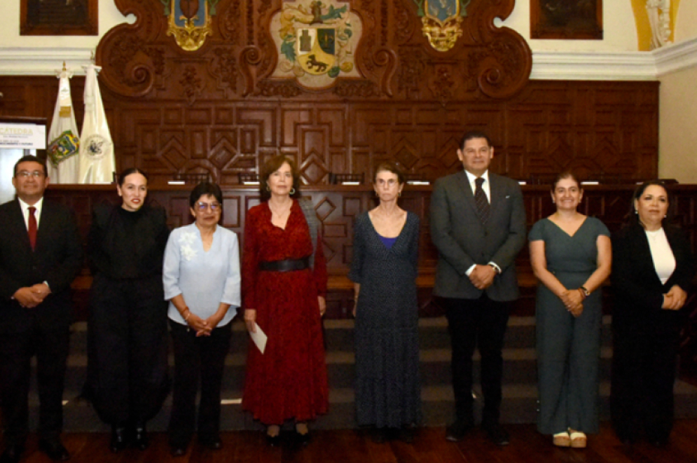 Inauguran la Cátedra Magistral Dra. Matilde Montoya en el salón Barroco de la BUAP