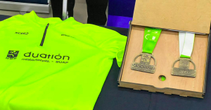 Presentan playera y medallas conmemorativas del Duatlón BUAP Mistertennis Puebla 2023,