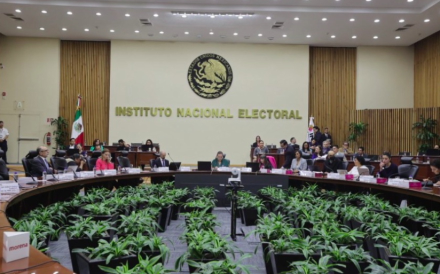 Encierro a periodistas en el INE será investigado, advierte Consejera del INE