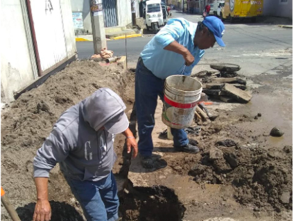 CAPAMH atiende incidencia de drenaje y red de agua potable