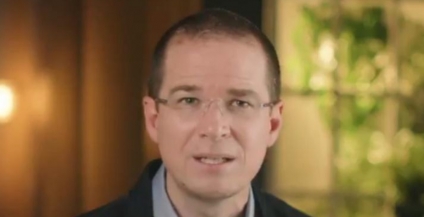 Acusa Ricardo Anaya a AMLO de destruir la economía invirtiendo en cosas sin sentido