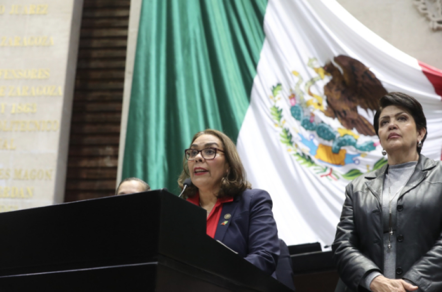 PT recicla propuesta de Mauricio Kuri; proponen prohibir uso de dispositivos móviles y smart watch en escuelas