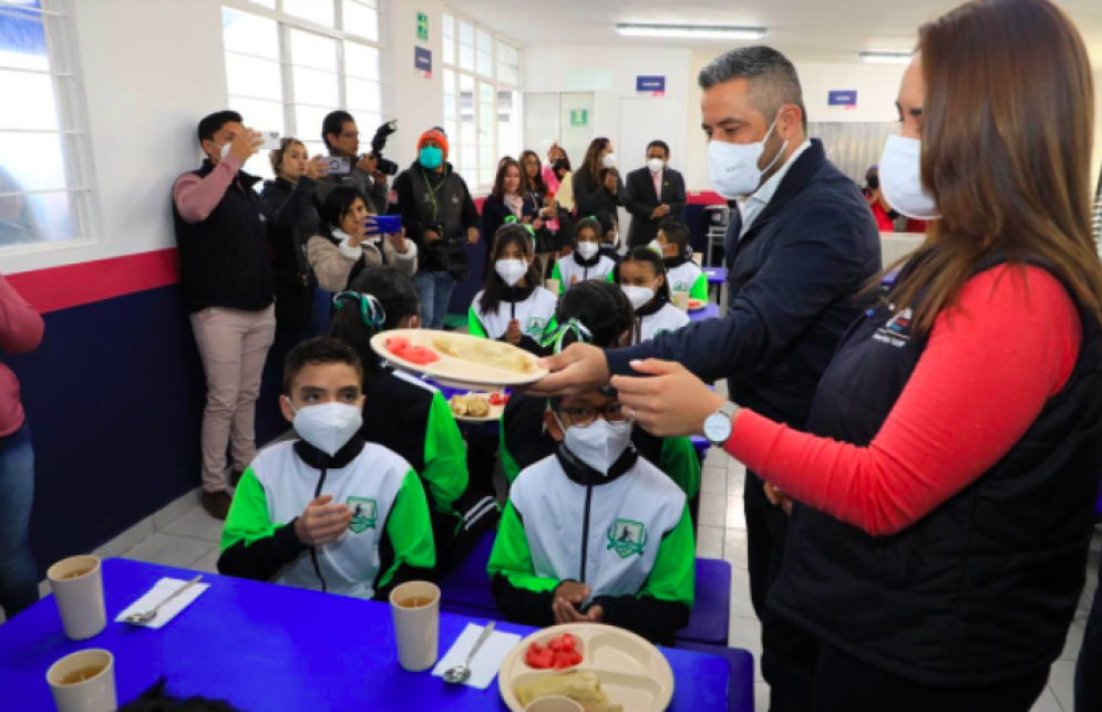 Hacen entrega de rehabilitación de desayunadores escolares