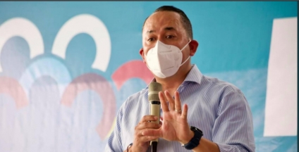 Senador del PAN le dice a AMLO que en el peor momento de la pandemia prefiere jugarle al líder moral con su 'Guía Ética'